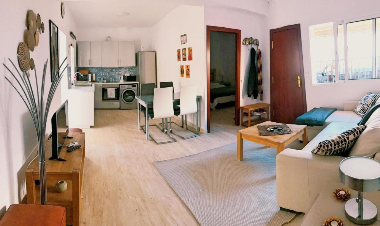 Town House With Patio In Quiet Residential Area 10 Min From Beach ตอร์เรโมลิโนส ภายนอก รูปภาพ