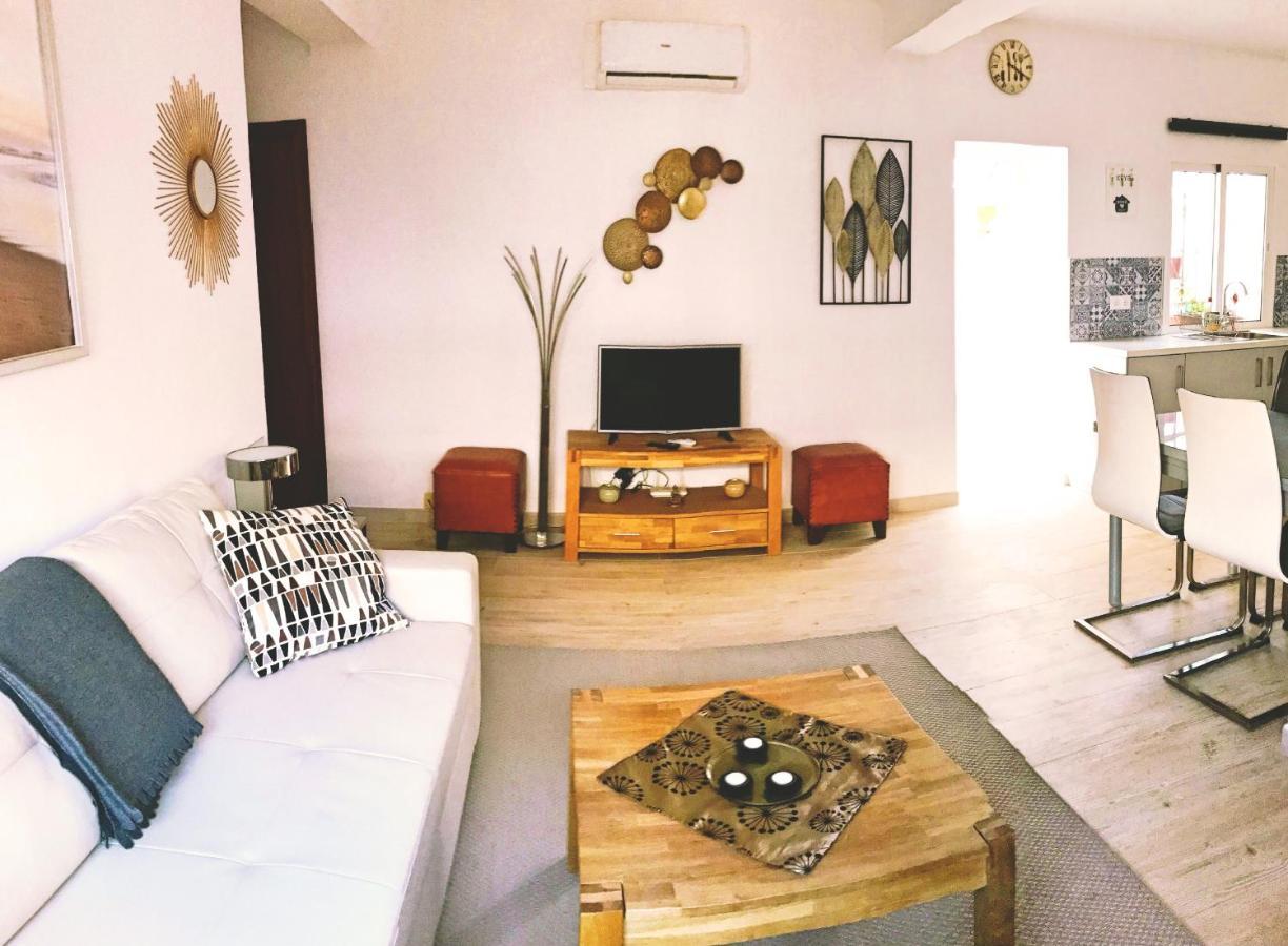 Town House With Patio In Quiet Residential Area 10 Min From Beach ตอร์เรโมลิโนส ภายนอก รูปภาพ