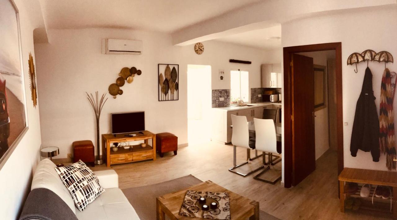 Town House With Patio In Quiet Residential Area 10 Min From Beach ตอร์เรโมลิโนส ภายนอก รูปภาพ
